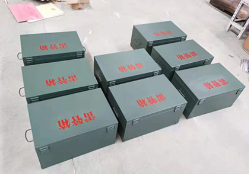 霍林郭勒炸药箱和雷管箱一般是怎么存放的？